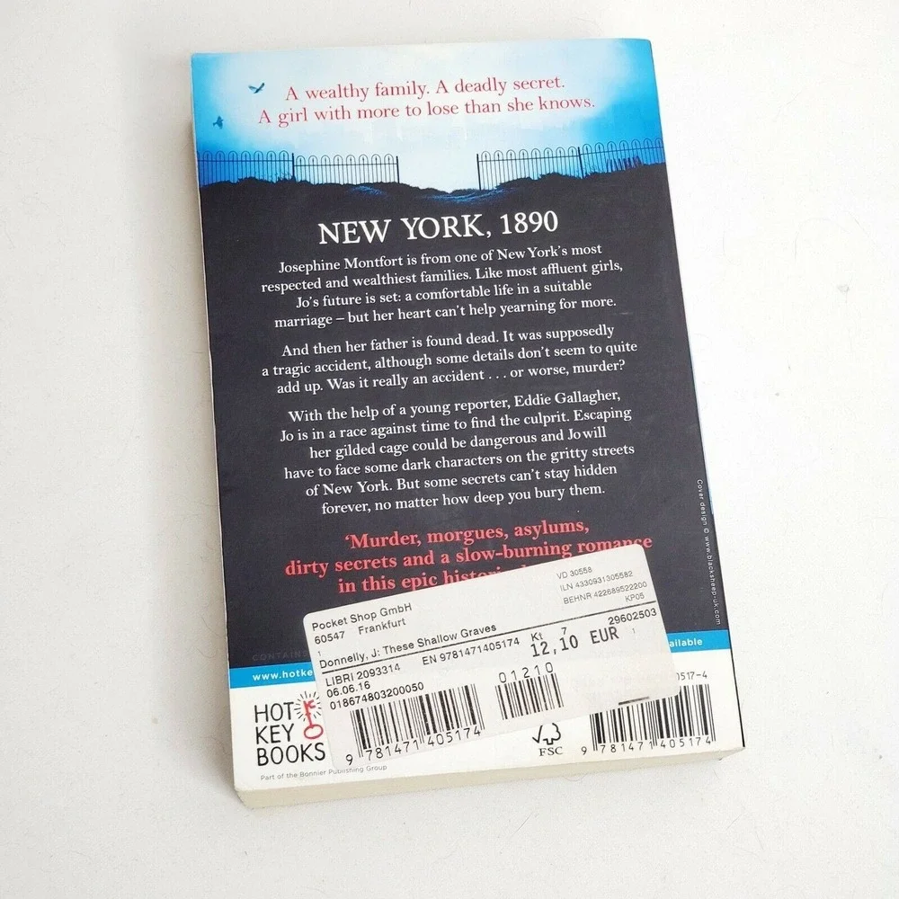 These Shallow Graves by Jennifer Donnelly Murder Mystery Book‎ Ex-Library Copy